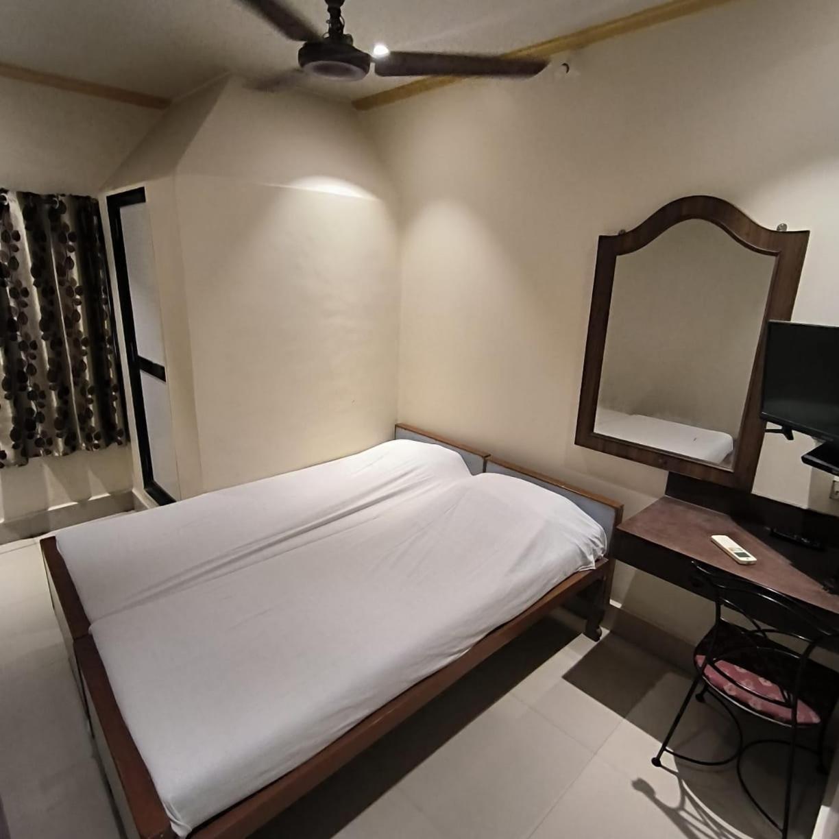 Hotel Rupali Mumbai Exteriör bild
